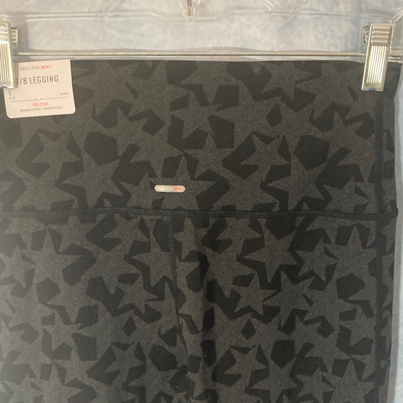 NWT Aerie Black & Grey Star Print Leggings Chill Play Move Line 7/8 Length Large - Picture 9 of 16